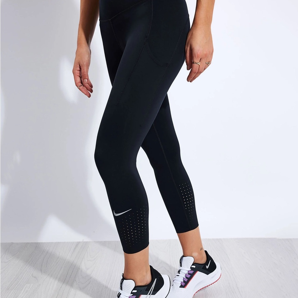 NWT Women's Nike Epic Lux Crop AV8191-010 Black